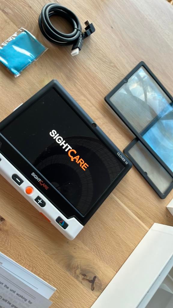 SightCare Clover 10 HD Video Loep – 10” scherm – bijna nieuw, Hobby en Vrije tijd, Ophalen of Verzenden, Nieuw, Vergrootglas of Loep
