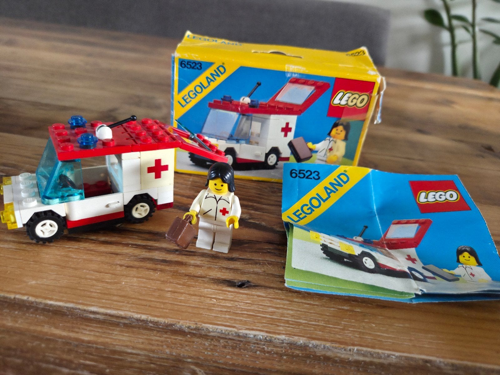 Lego Legoland 6523 Ambulance met minifiguur en doos, Gebruikt, Lego, Ophalen of Verzenden, LEGOLAND