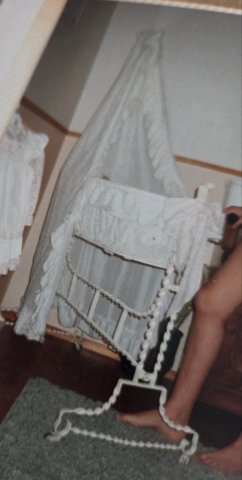 Antieke gietijzeren wieg,met hemeltje. bekleding aanwezigi, Antiek en Kunst, Ophalen