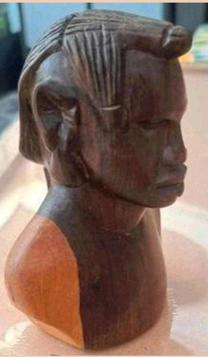 Houtsnijwerk Masai uit Kenia, Ophalen