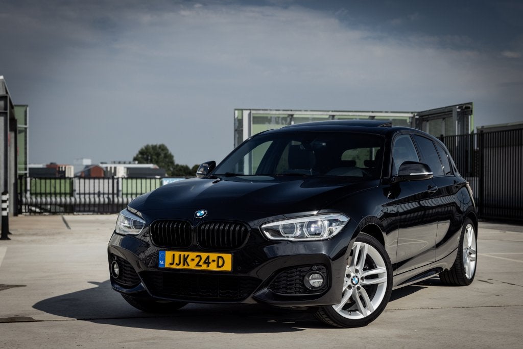 BMW 1-Serie 125i M-sport LCI 224pk B48 Zwart Navi Carplay, Auto's, 1998 cc, Achterwielaandrijving, 4 cilinders, Alcantara