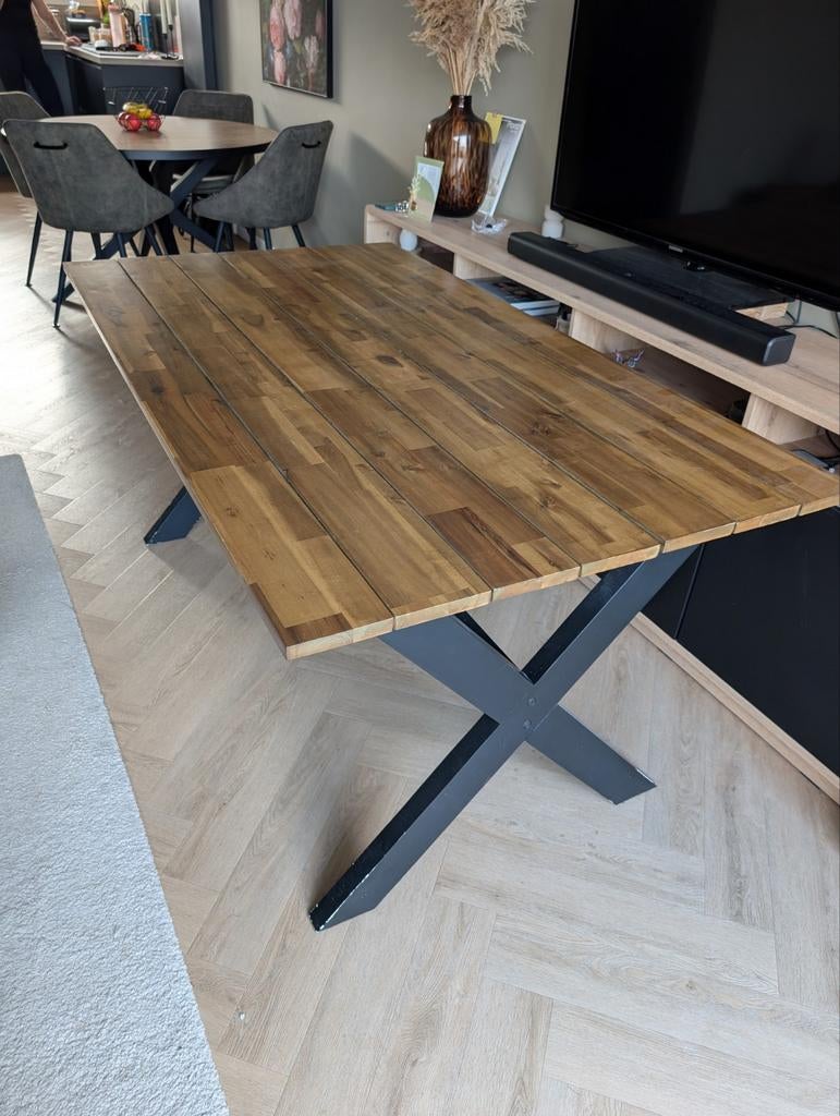 Eettafel met houten blad en zwarte kruis poot, Gebruikt, Industrieel, Modern, 50 tot 100 cm, 150 tot 200 cm