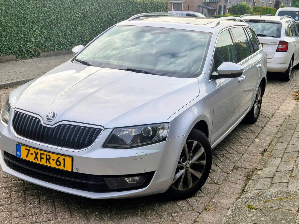 Skoda Octavia 1.4 TSI   Dsg-7  € 8500€ vr. prijs, Auto's, Parkeerassistent, Zwart, 4 cilinders, 1192 kg