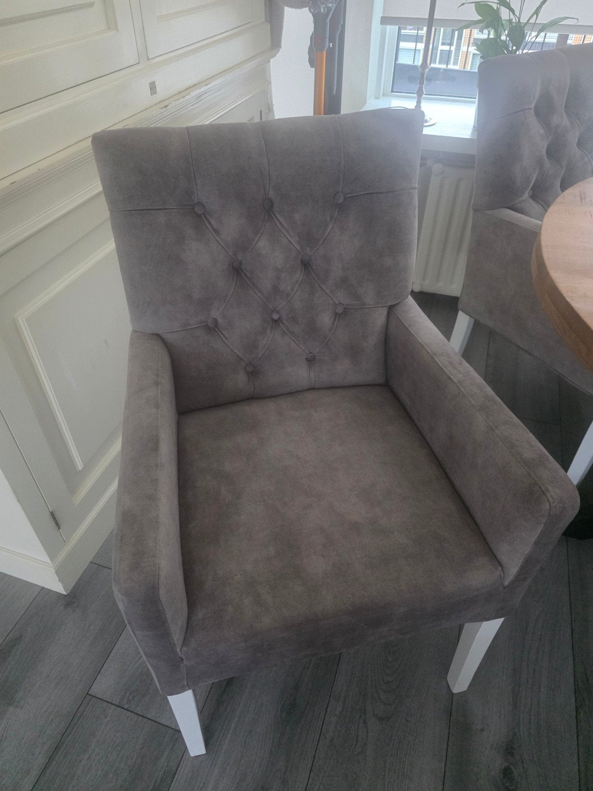 Eetkamerstoelen van de brocante opkamer in Naaldwijk, Huis en Inrichting, Ophalen, Zo goed als nieuw, 50 tot 75 cm