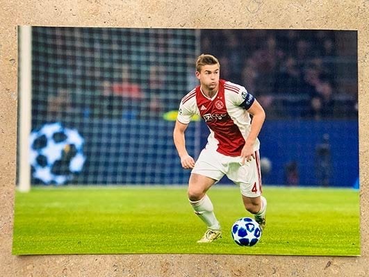 Org kleurenfoto 20x30 cm Matthijs de Ligt in actie voor Ajax, Verzamelen, Verzenden, Nieuw, Ajax, Poster, Plaatje of Sticker