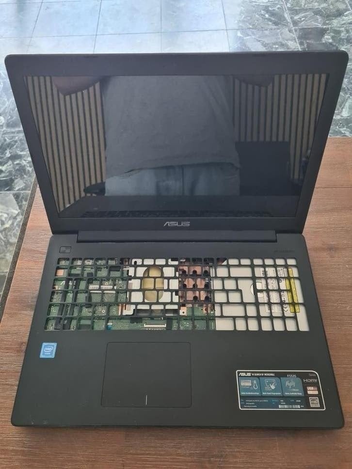 Asus F553s defect voor onderdelen of reparatie, Ophalen of Verzenden, Niet werkend