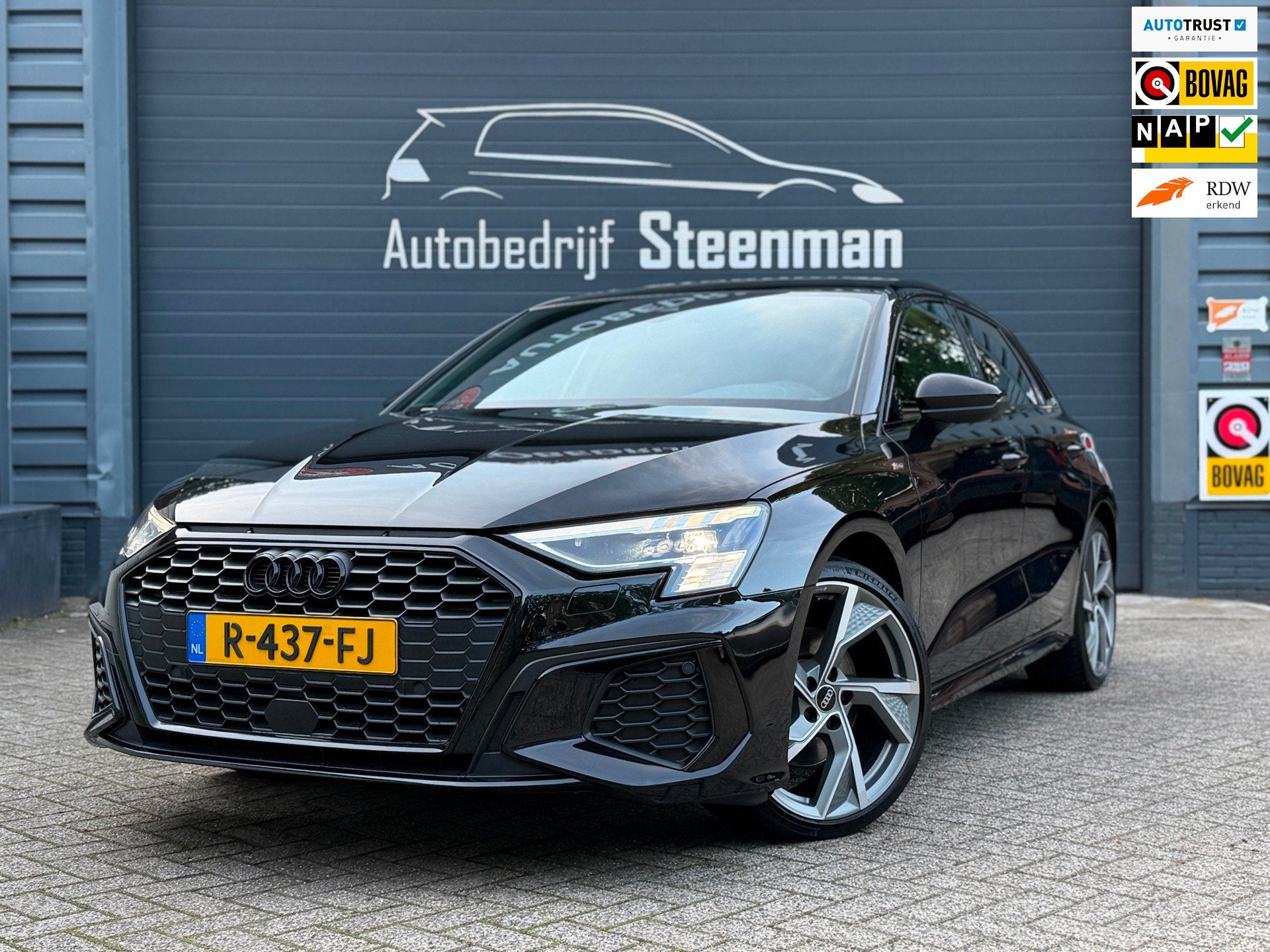 Audi A3 Sportback 35 TFSI S edition | Full Black | Matrix, Auto's, Dealer onderhouden, 4 cilinders, Leder en Stof, Zwart