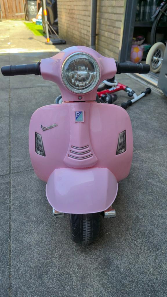 Roze Vespa kinder elektrische scooter, Ophalen, Gebruikt