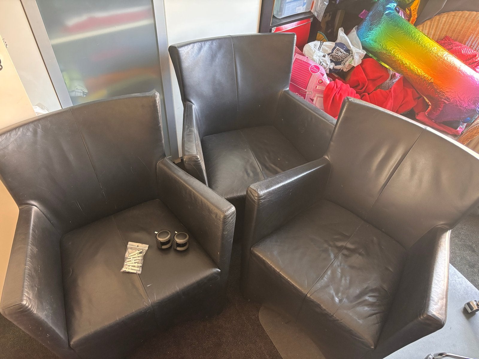 Montis Sting fauteuils zwart, op wielen - set van 4, Huis en Inrichting, Stoelen, Gebruikt, Zwart, Leer, Ophalen of Verzenden