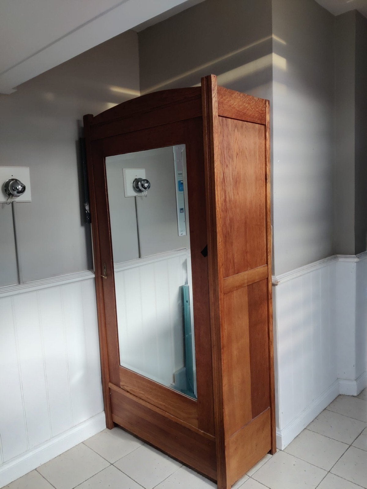 Antieke Spiegel kledingkast - legplanken of hangkast, Huis en Inrichting, Met deur(en), Gebruikt, 200 cm of meer, 50 tot 100 cm