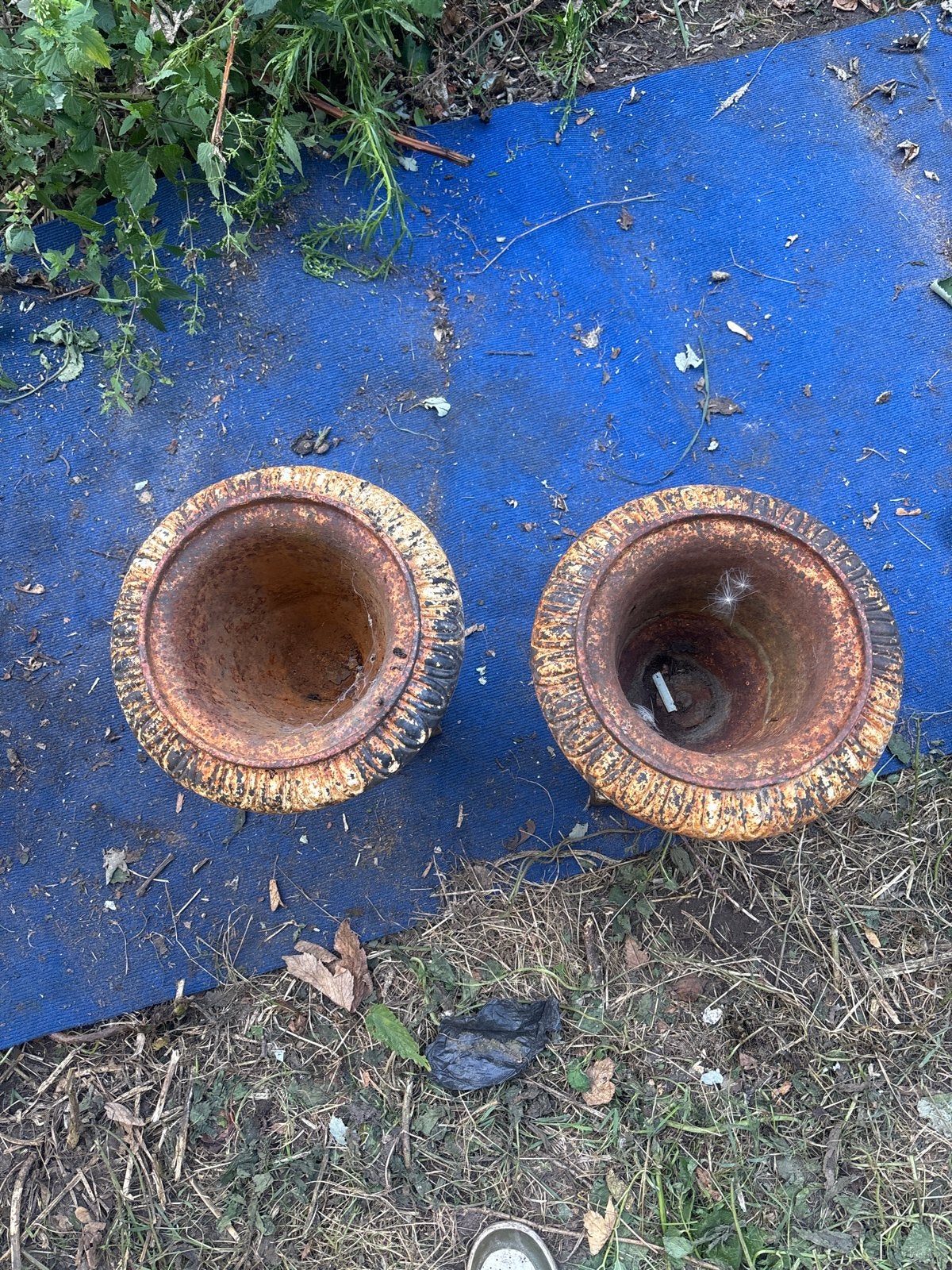 Twee metalen vazen voor decoratie, Antiek en Kunst, Ophalen