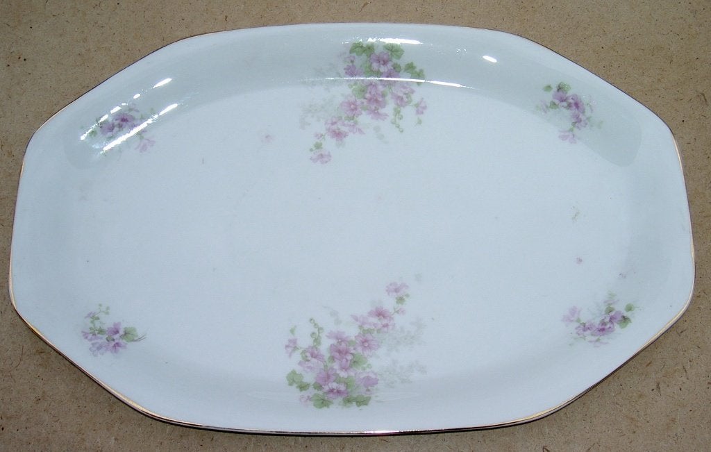 Schaal met bloemen / vogel motief uit grootmoeders tijd / ja, Gebruikt, Porselein of Keramiek, Schaal, Ophalen of Verzenden