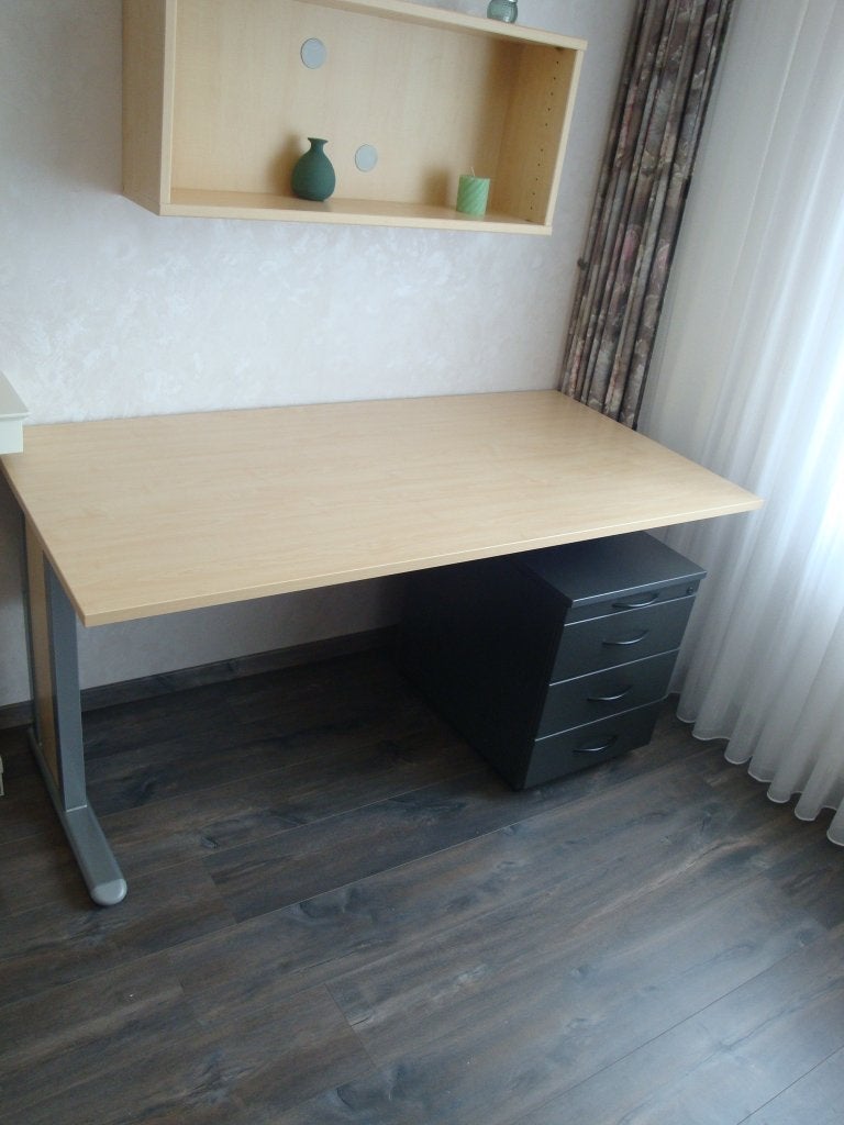 Bureau 100 x 75 + hoekstuk evt. uit te breiden nr hoekbureau, Ophalen, Demontabel, Zo goed als nieuw, 100 cm