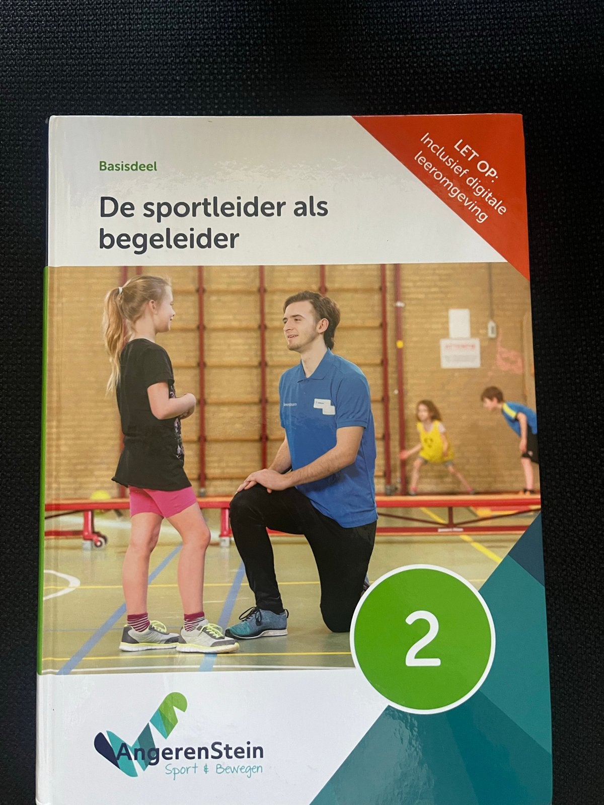 Boeken Sport en Bewegen Niveau 4 - Nauwelijks gebruikt, Ophalen of Verzenden, Zo goed als nieuw, MBO