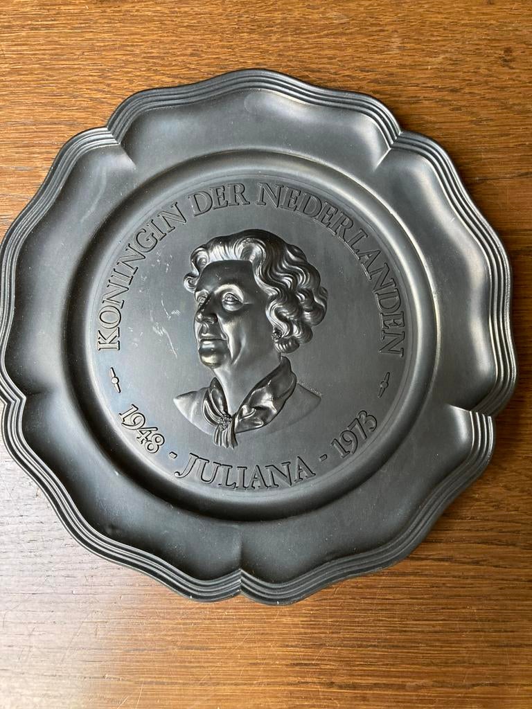 Tinnen bord Koningin Juliana 1948 - 1973, Ophalen of Verzenden