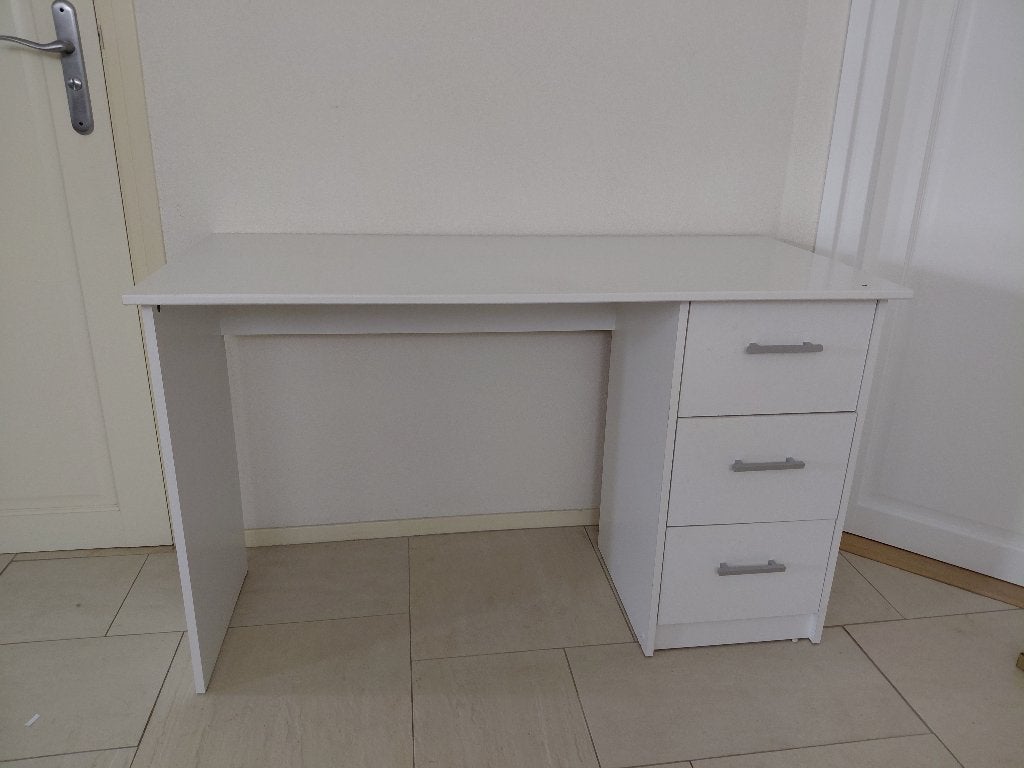 Bureau wit, Huis en Inrichting, Ophalen, Gebruikt, Spaanplaat of MDF, 121 cm