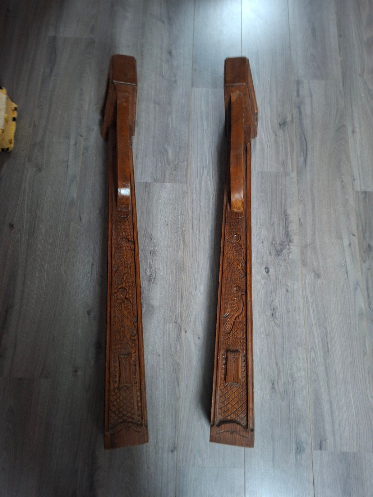 Houten schouw pilaren, Ophalen