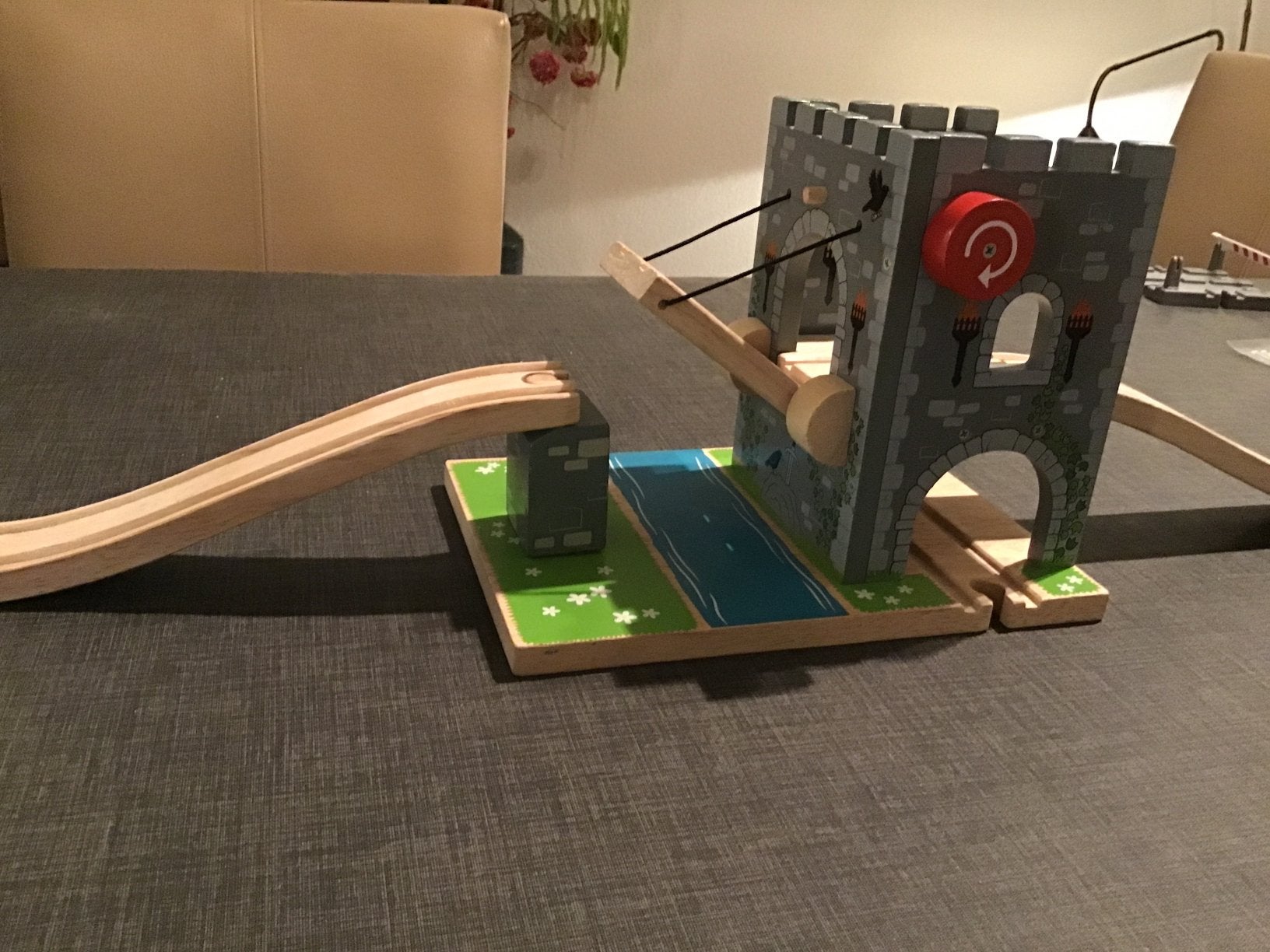 Bigjigs houten ophaalbrug/kasteeltoren, Ophalen, Zo goed als nieuw