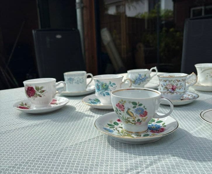 Engelse en Duitse kopjes van porselein in goede staat, Ophalen of Verzenden, Zo goed als nieuw, Porselein, Kop en/of schotel