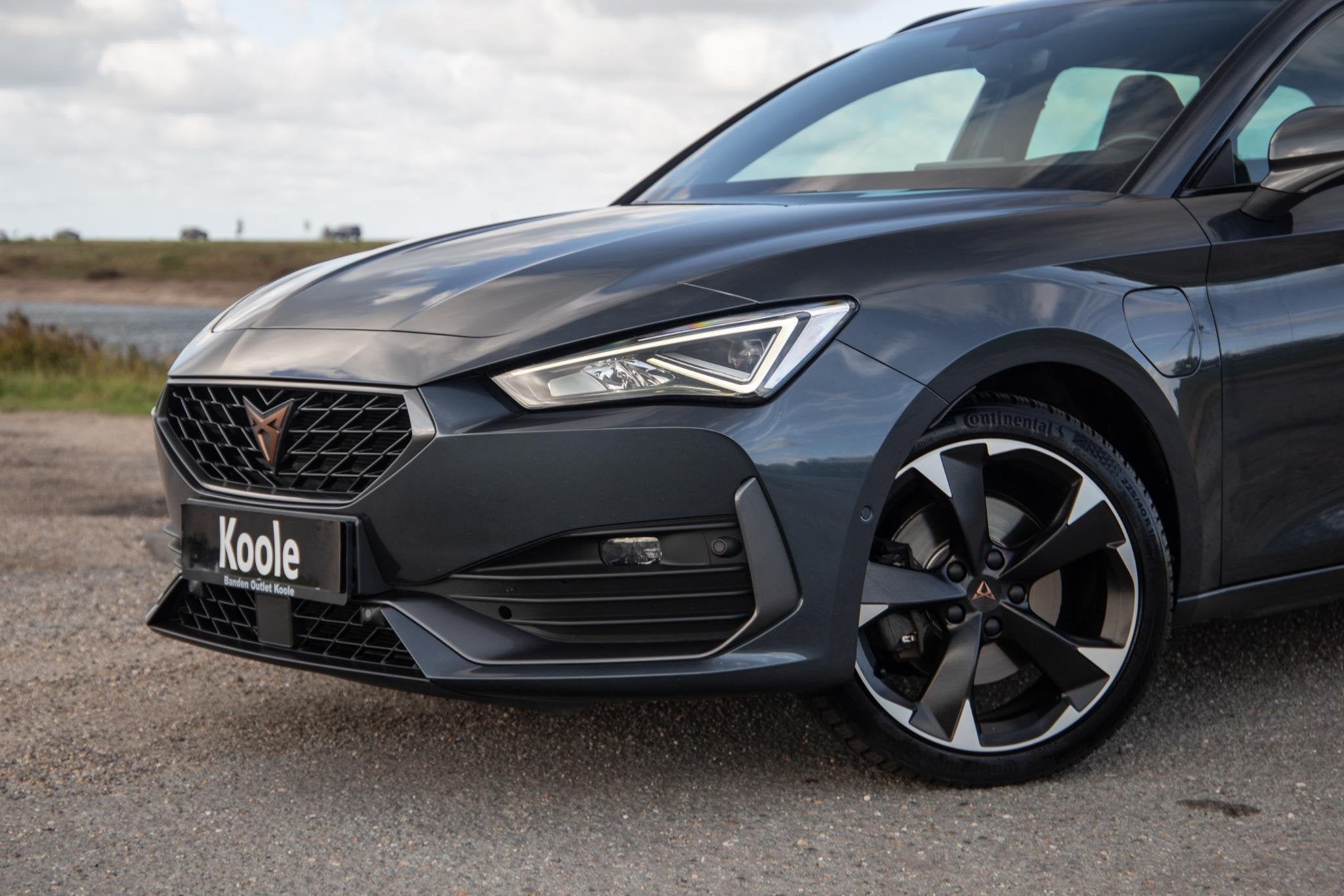 Cupra Leon 1.4i Plug-In Hybrid SPORTSTOURER / CARPLAY / CAME, Auto's, Dealer onderhouden, Stof, 4 cilinders, Leon