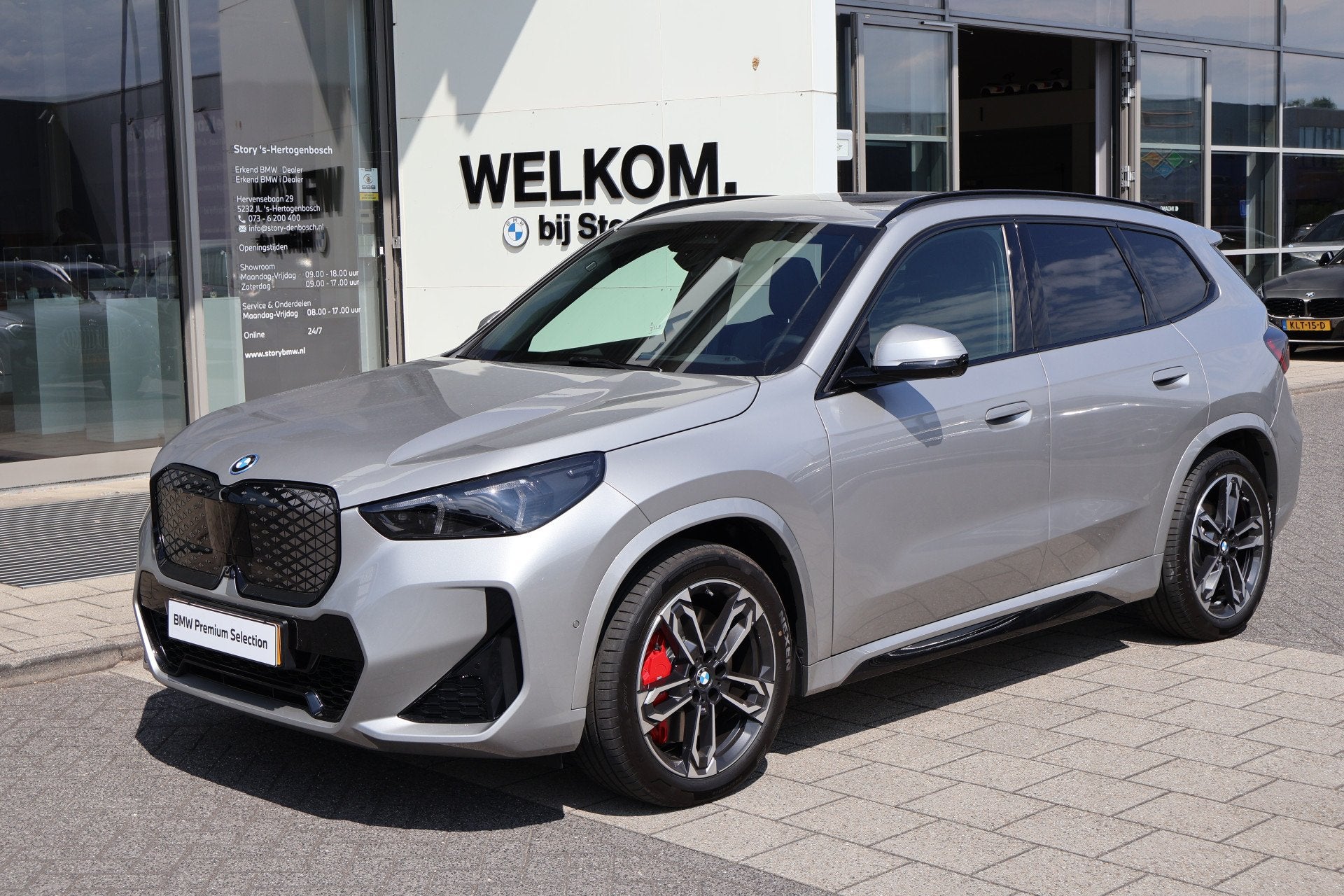 BMW iX1 eDrive20 M Sport / Trekhaak / Panoramadak / Sportsto, Auto's, Dealer onderhouden, 514 km, Met garantie (alle), 24 min