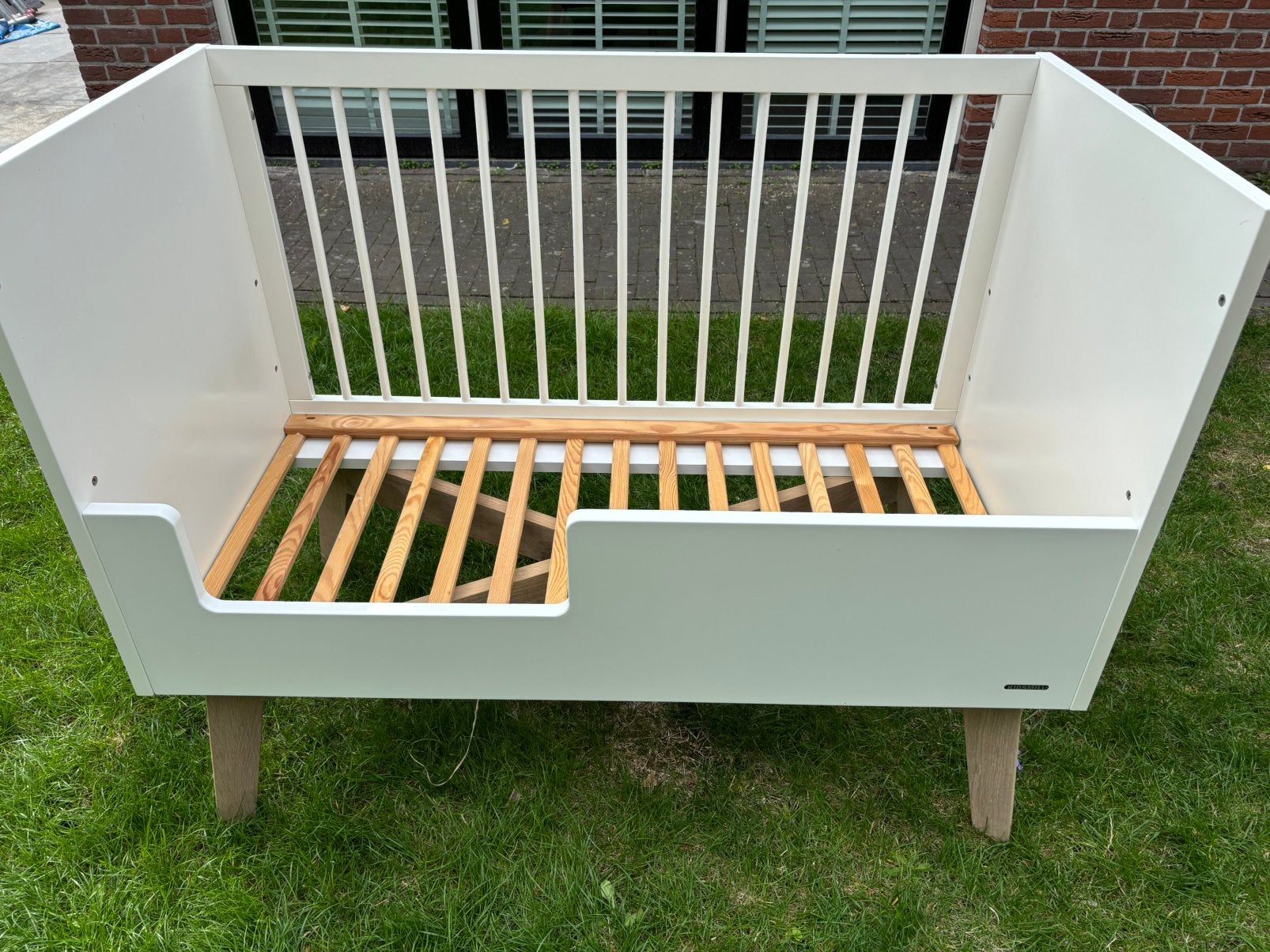 Kidsmill baby- en peuterbed, Kinderen en Baby's, Kinderkamer | Bedden, Ophalen, Zo goed als nieuw, Minder dan 140 cm, Minder dan 70 cm