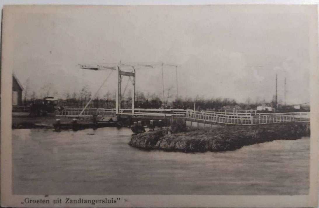 Zandtangersluis (Gr) ca1930 –Sluis met Oldtimer – Foto Lunow, Ophalen of Verzenden, 1920 tot 1940, Ongelopen, Groningen