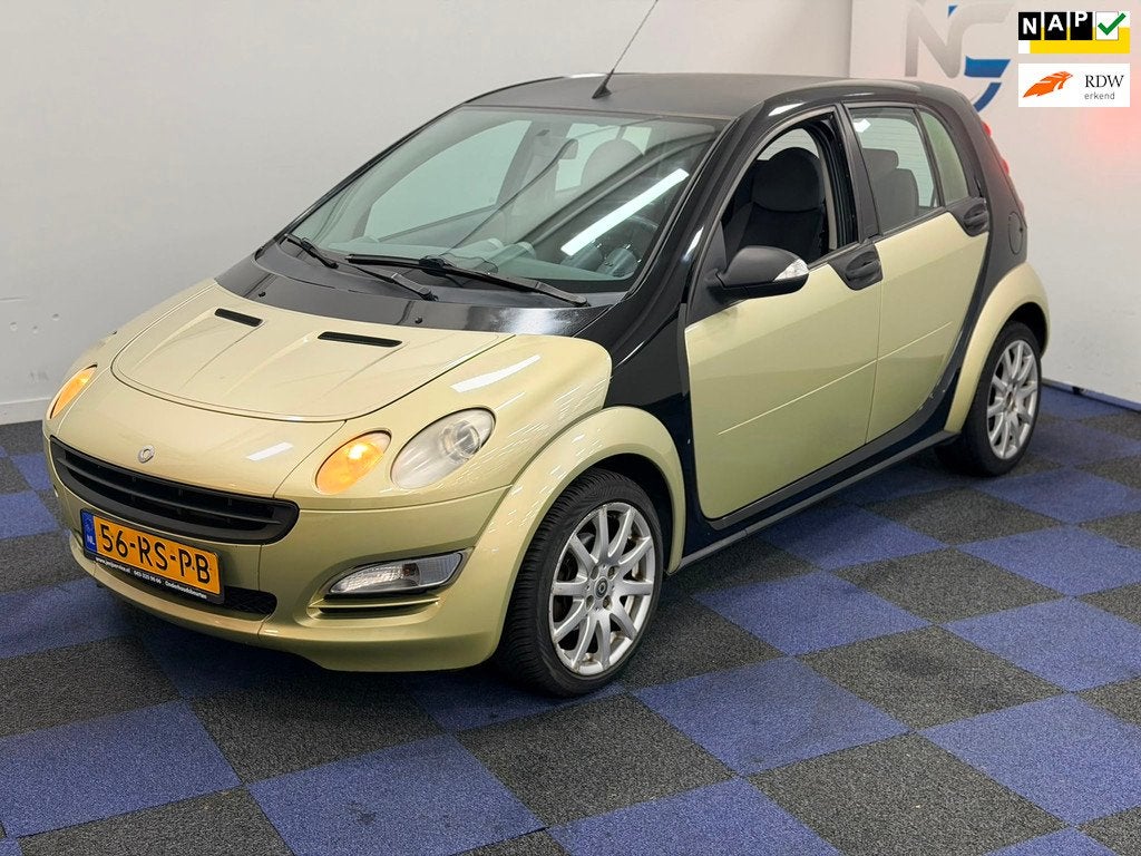 Smart Forfour 1.1 pulse / NIEUWE APK / RIJDT SCHAKELT GOED /, Auto's, Smart, Voorwielaandrijving, Elektrische ramen, Zwart, Origineel Nederlands