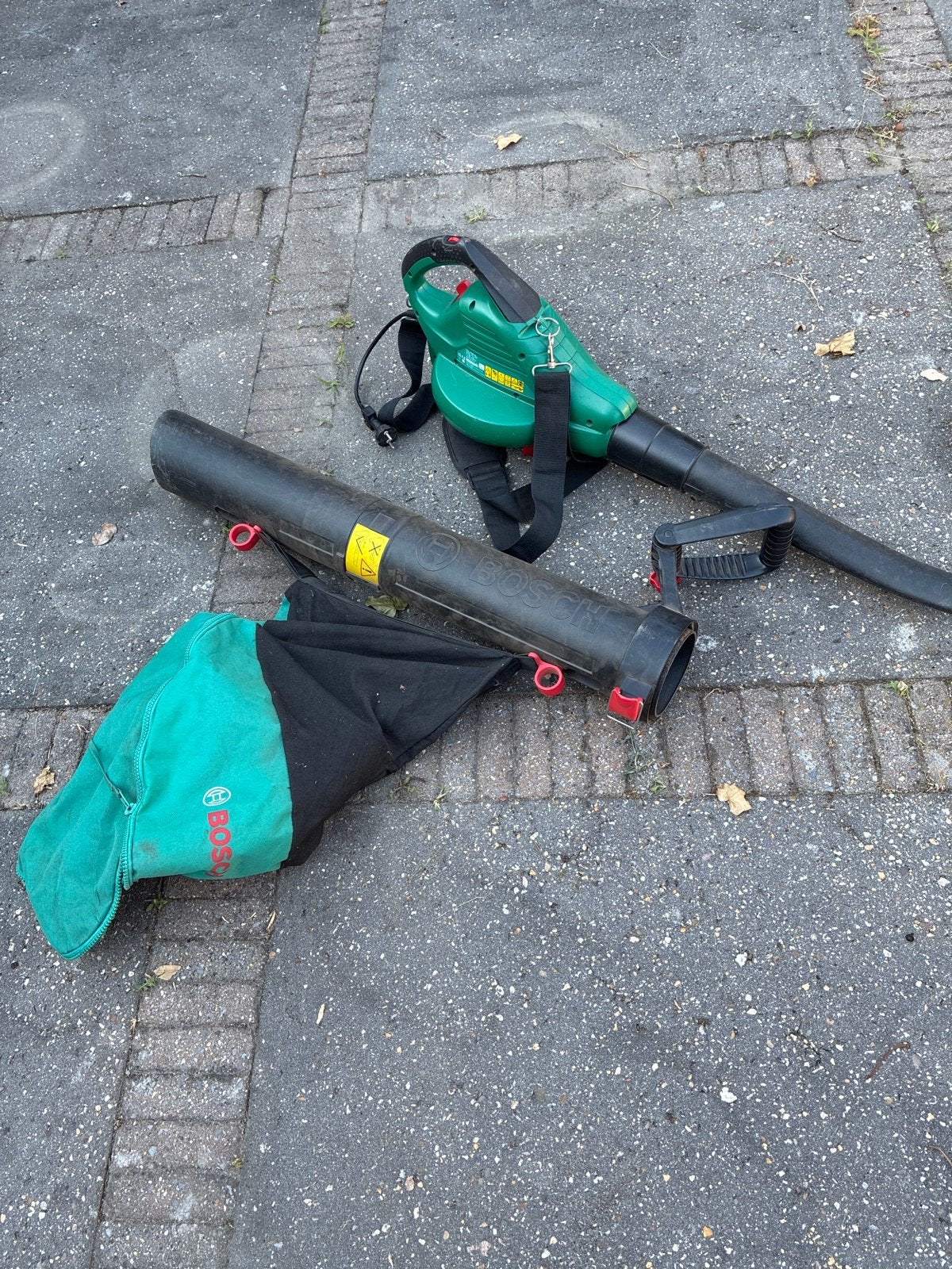 Bosch ALS 25 Bladblazer/Bladzuiger met versnipperfunctie, Tuin en Terras, Ophalen, Gebruikt, Handgedragen, Met opvangzak