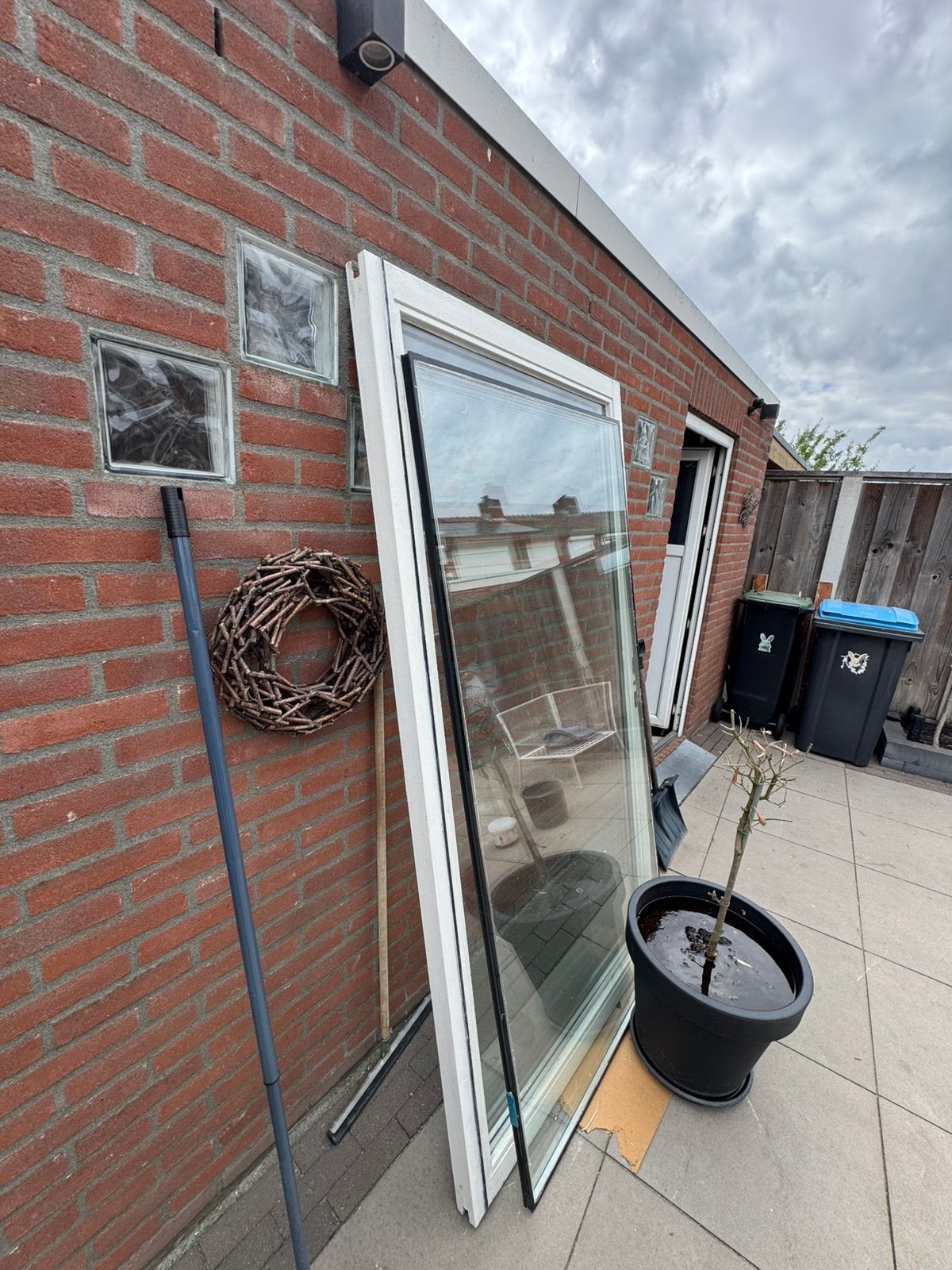 hardhout deur/kozijn en extra raam dubbel glas, Deurkozijn, Zo goed als nieuw, Hout, Ophalen