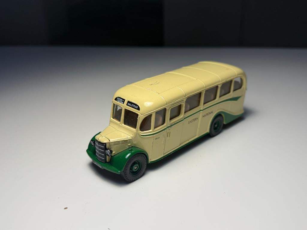 Corgi Toys - Bedford OB Coach - Schaal 1:43, Verzenden, Zo goed als nieuw, Bus of Vrachtwagen, Corgi