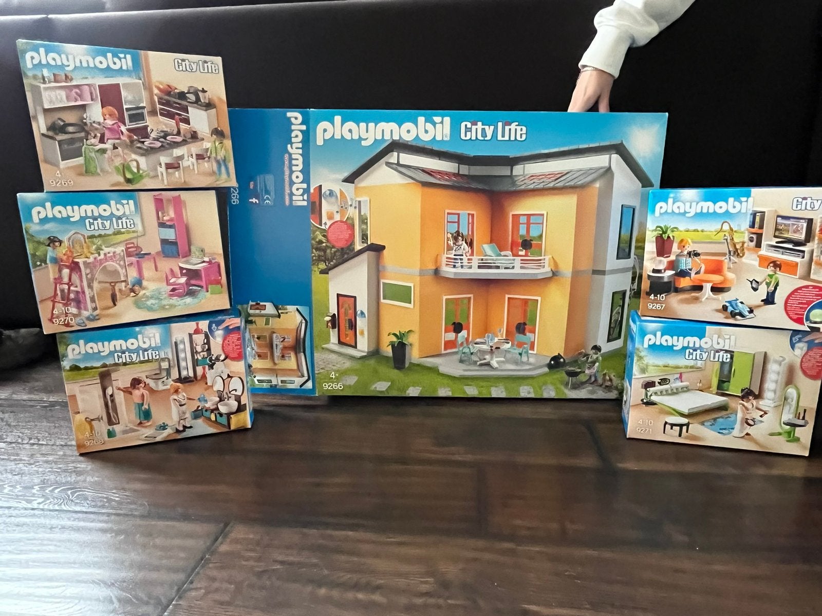 Playmobil city life huis 9266 + 5 inrichting set, Ophalen, Gebouw, Complete set, Zo goed als nieuw