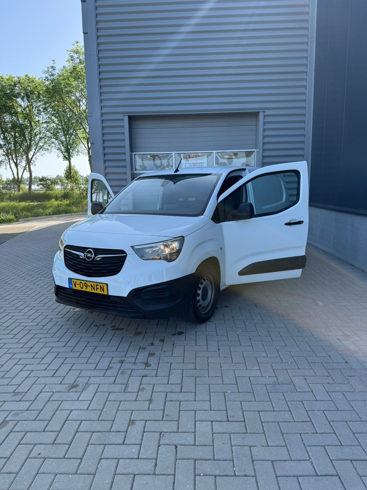 Opel Combo Cargo 50kWh 136pk 11 kW L2h1 2022 Wit, Auto's, Bestelauto's, 750 kg, Wit, Opel, 315 min