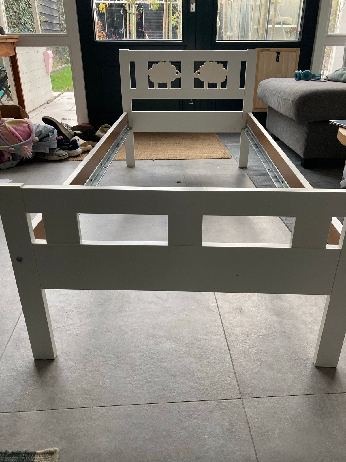 Eenpersoons kinderbed met schaapjesmotief, Ophalen, Gebruikt, Wit, 190 cm of minder