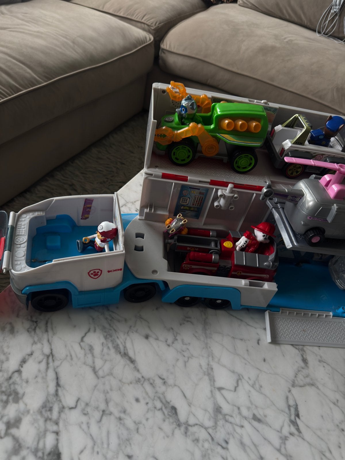 Paw patrol vrachtwagen met auto’s en popetjes, Ophalen, Gebruikt