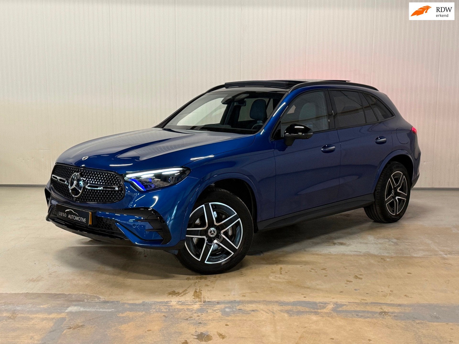 Mercedes-Benz GLC-klasse 300e 4MATIC AMG Line | PANO | 360 C, Automaat, Dealer onderhouden, Gebruikt, Euro 6
