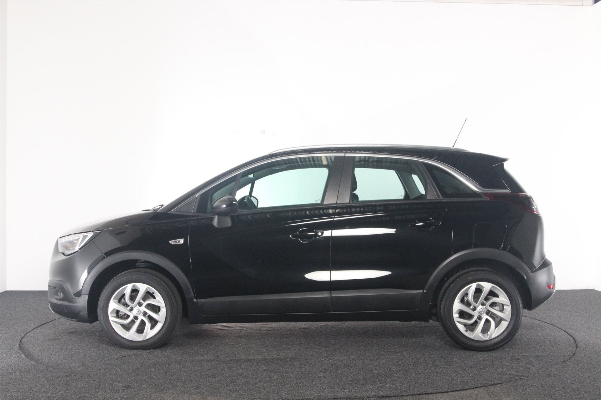 Opel Crossland X 1.2 Turbo Innovation, Auto's, Gebruikt, Euro 6, 1199 cc, Zwart