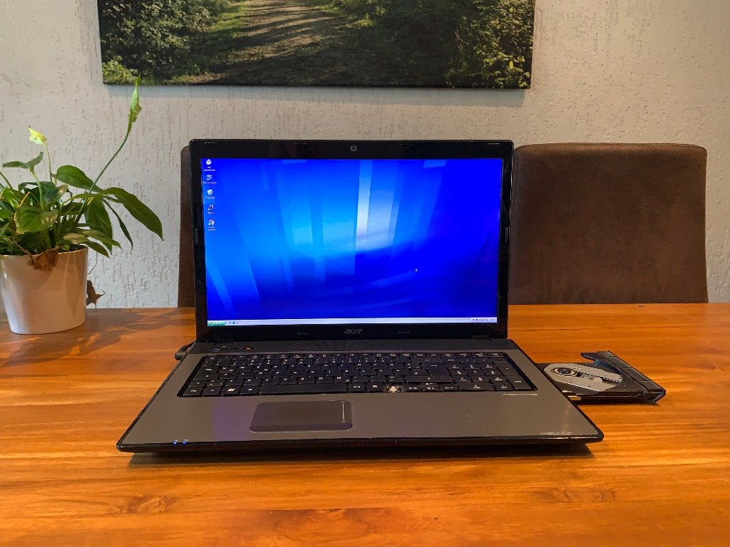 17,3 inch Dualcore Windows XP laptop - Cosmetisch uitgedaagd, Gebruikt, 2 tot 3 Ghz, 160 GB, Ophalen of Verzenden