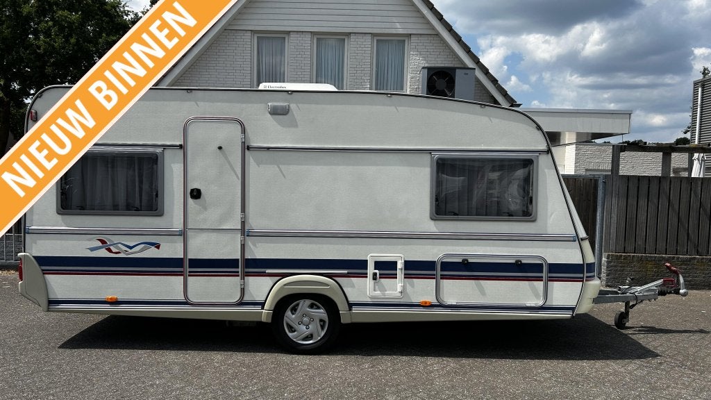 Wilk De Luxe 470 voortent/airco, Caravans en Kamperen, Caravans, Rondzit, Schokbreker, Bedrijf, 4 tot 5 meter