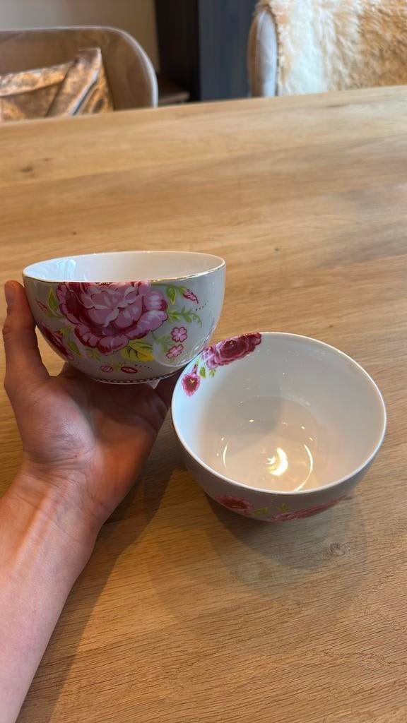 Twee Pip Studio Home schaaltjes met bloemenprint, Gebruikt, Ophalen of Verzenden, Kom(men), Overige stijlen