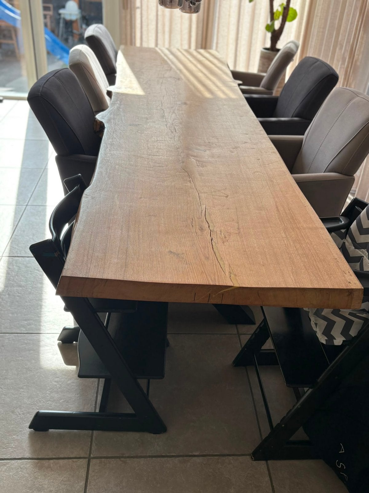 Massieve eikenhouten eettafel met stalen onderstel, Huis en Inrichting, Tafels | Eettafels, Ophalen, Gebruikt, Eikenhout, 200 cm of meer