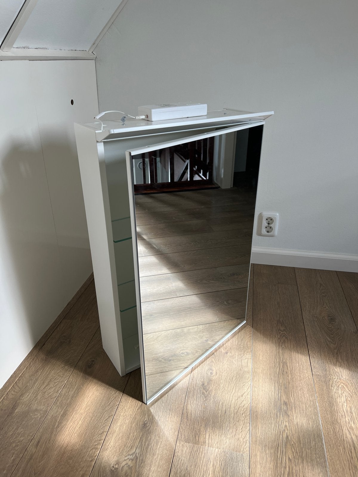 IKEA TREASJÖN Spiegelkast met verlichting, Huis en Inrichting, Badkamer | Badkamermeubels, Ophalen, Minder dan 50 cm, Spiegelkast
