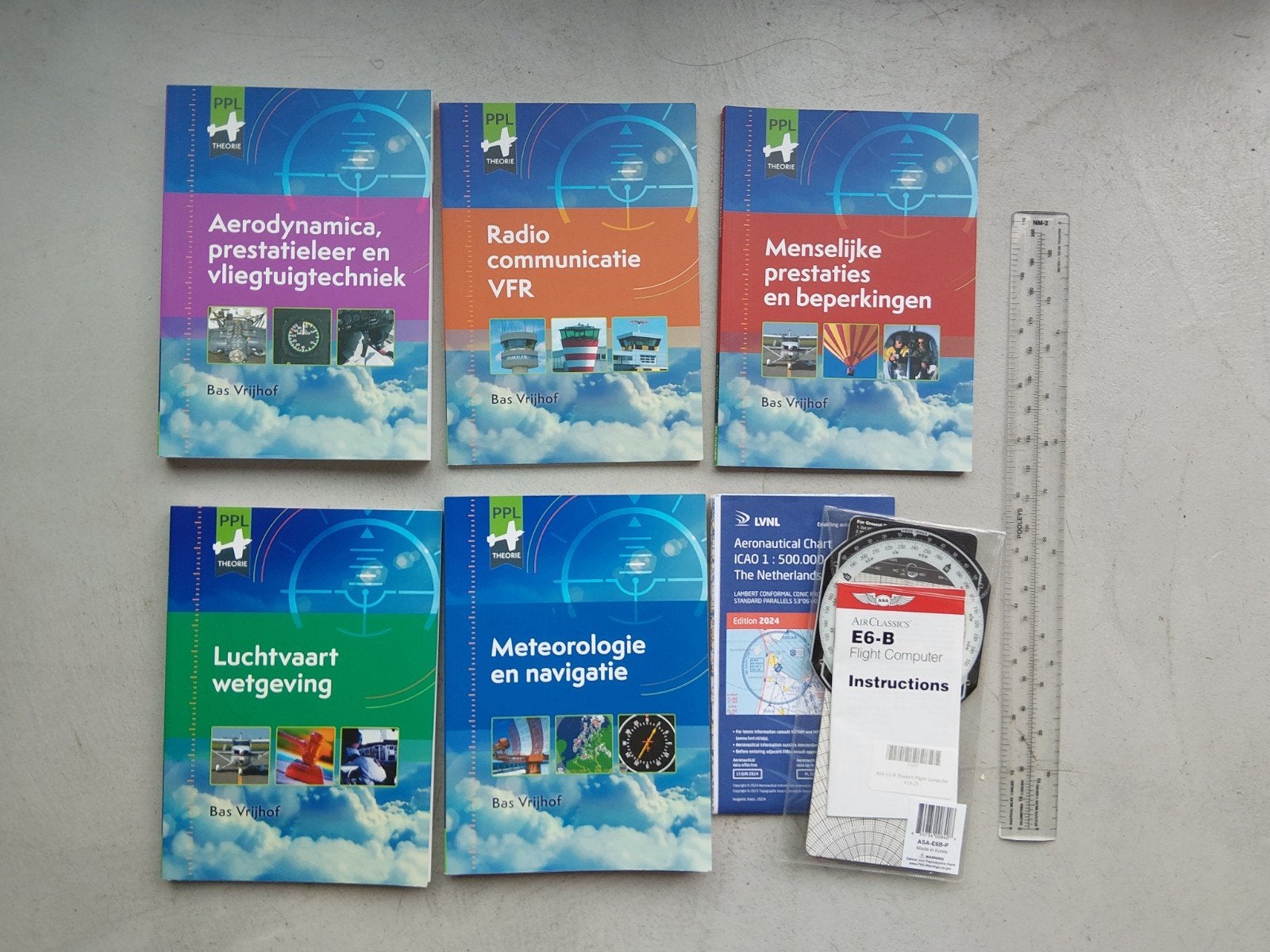 PPL Theorieboeken set + Navigatiehulpmiddelen, Ophalen of Verzenden, Zo goed als nieuw, Bas Vrijhof, Beta
