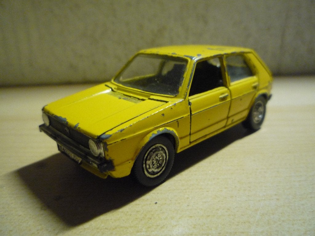 VW Volkswagen Golf Type 1 5 deurs Schuco no 301621 1:43, Ophalen of Verzenden, Gebruikt, Auto, Schuco