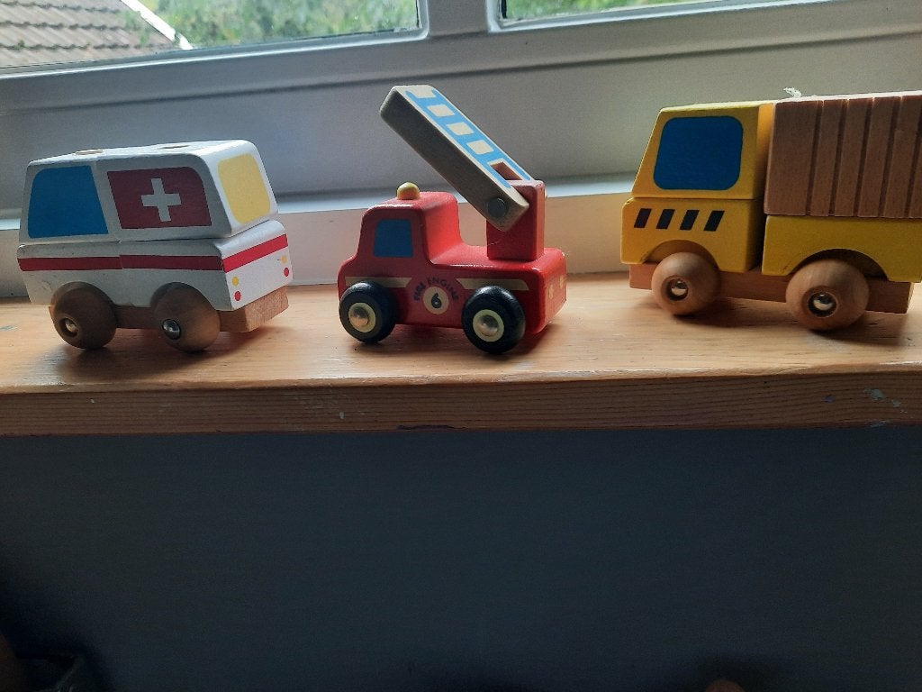 Houten autootjes set, Ophalen, Zo goed als nieuw, Rij- of Hobbelspeelgoed