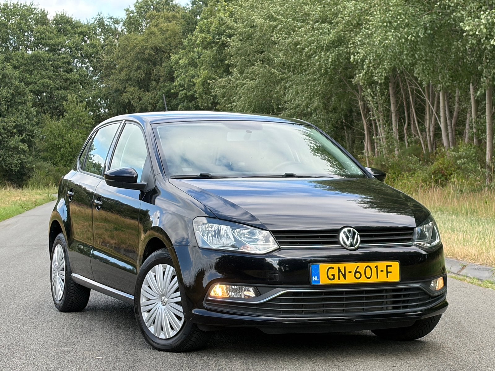 Volkswagen Polo 1.0 55KW 2015 Zwart Nwe Apk Cruise Airco NAP, Auto's, Stof, Start-stop-systeem, Zwart, Origineel Nederlands