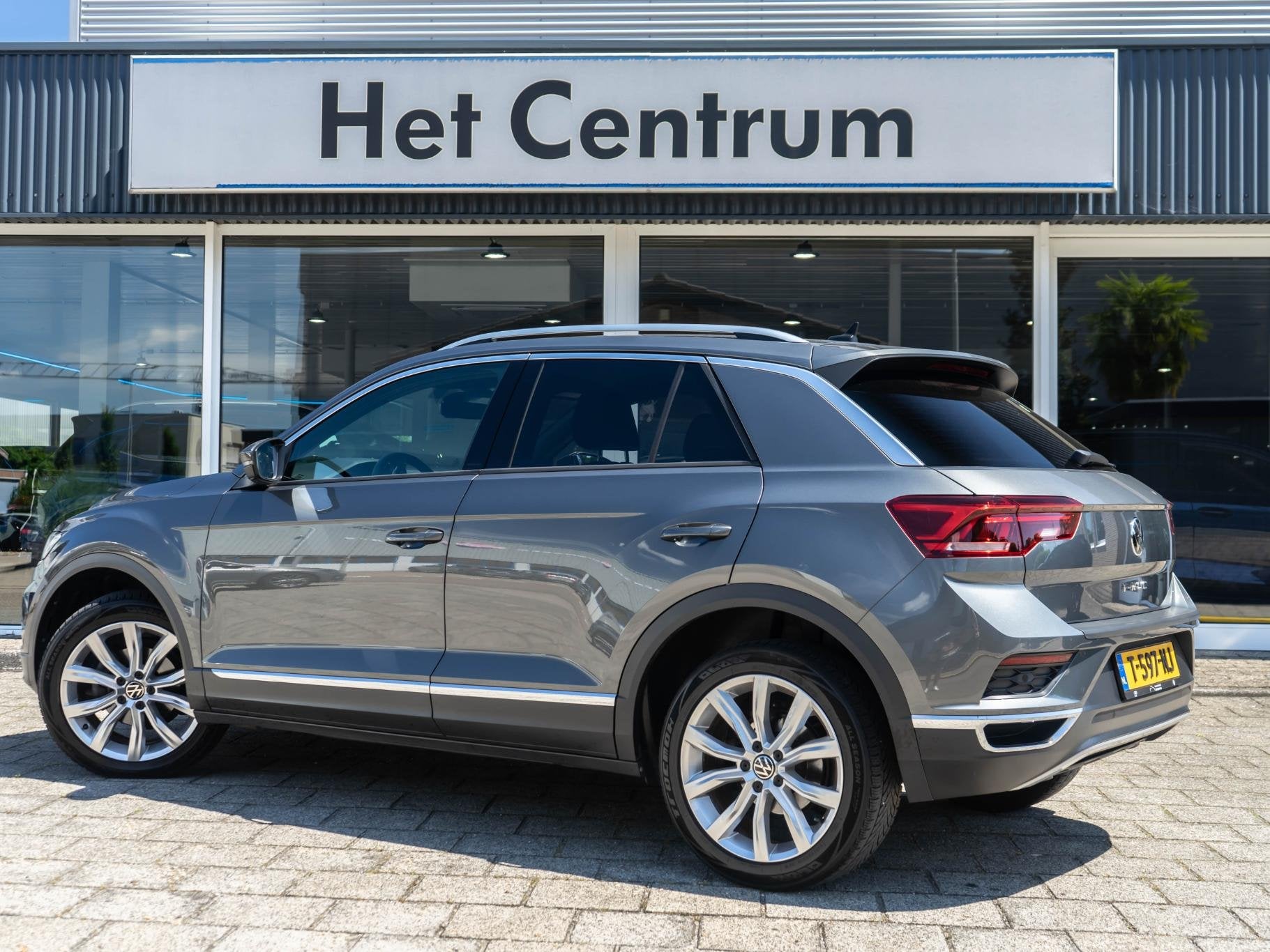 Volkswagen T-Roc 1.5 TSI Sport DSG - Camera - Carplay - Stoe, 1254 kg, Stof, 4 cilinders, 150 pk