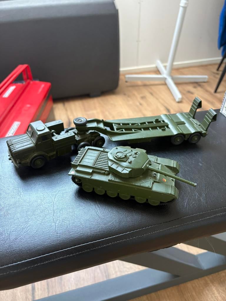 Dinky toys leger oplegger met tank 660 651, Ophalen of Verzenden, Zo goed als nieuw, Bus of Vrachtwagen