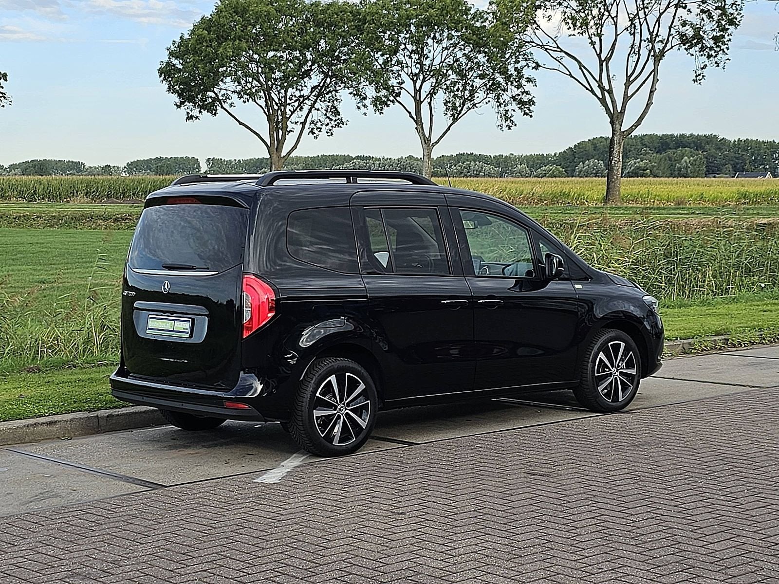 MERCEDES-BENZ EQT l1 led 278km wltp!, Auto's, Automaat, Gebruikt, Zwart, Stoelverwarming