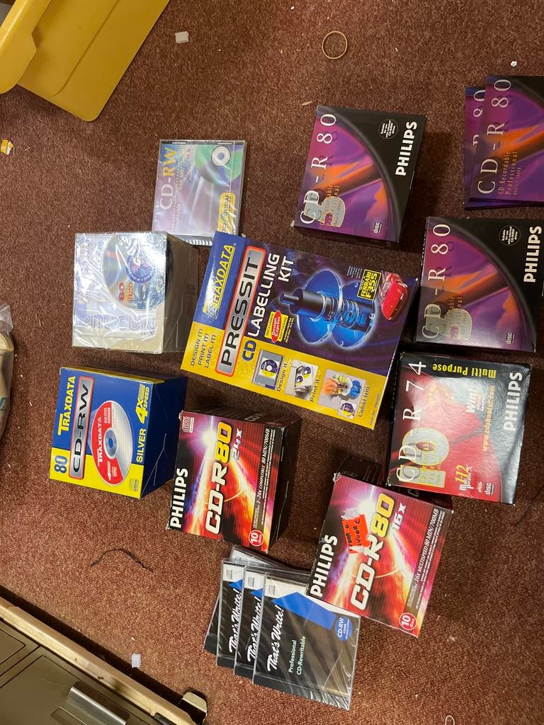 Grote partij CD-R en CD-RW schijven met labelkit, Ophalen of Verzenden, Zo goed als nieuw
